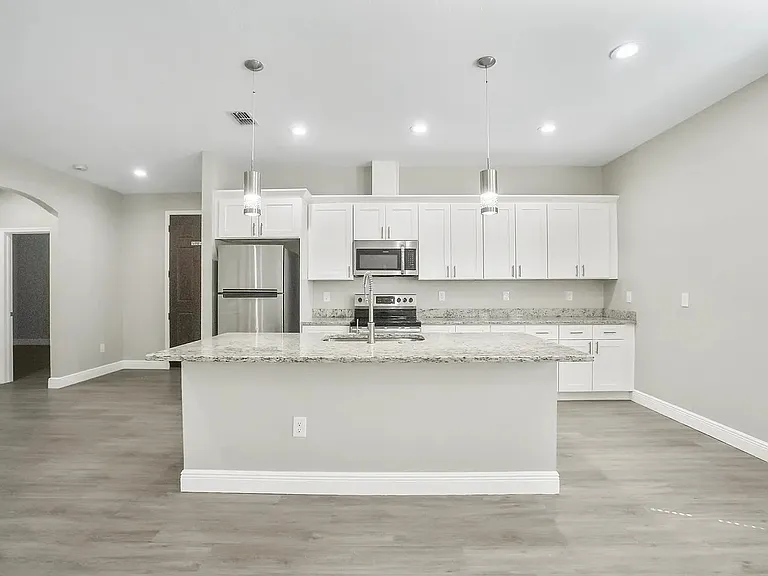 2924 W Chestnut St — Photo 7