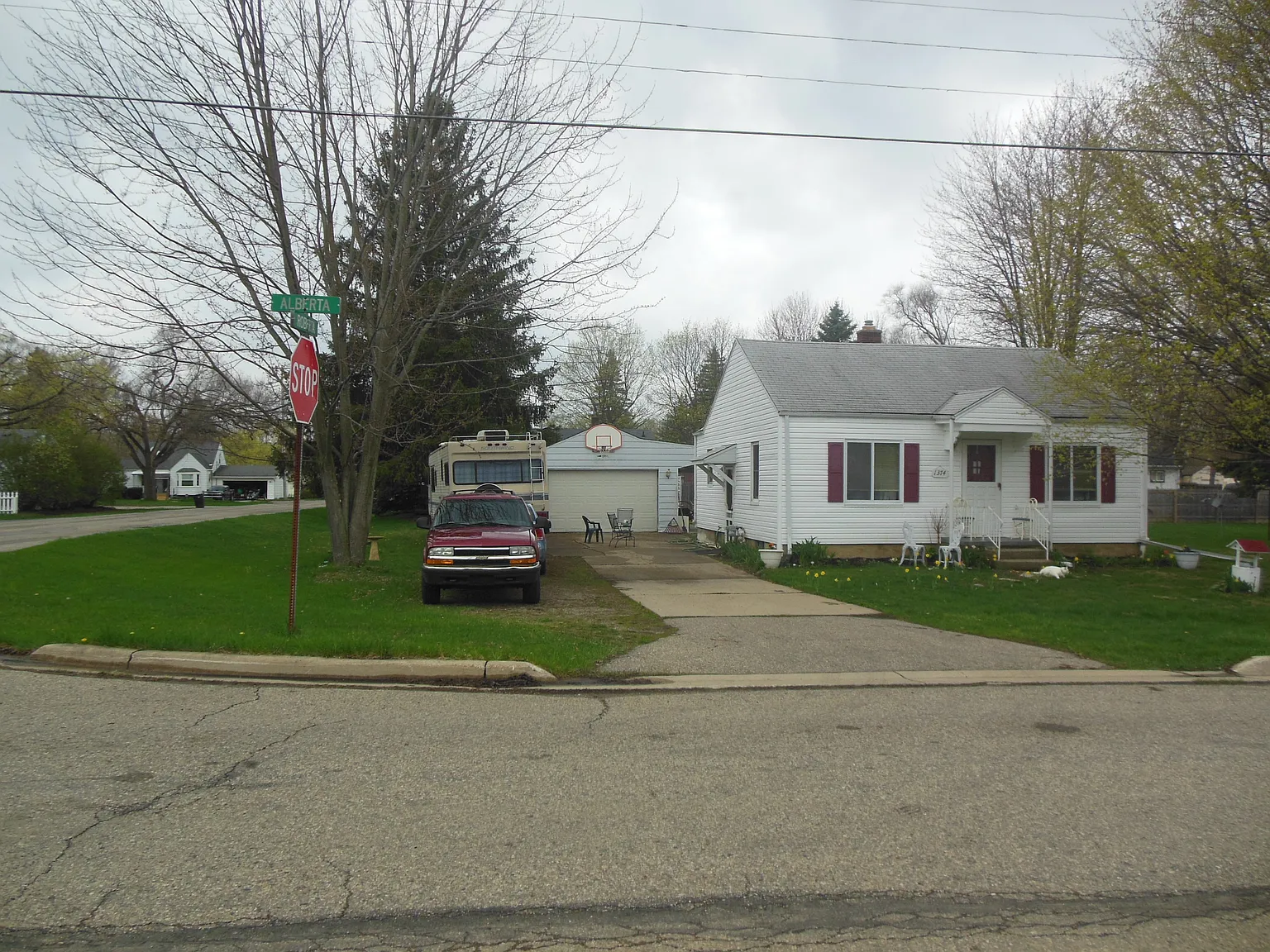 1374 Alberta Ave photo 1