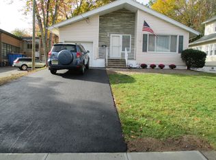 67 Personette Ave, Verona, NJ 07044