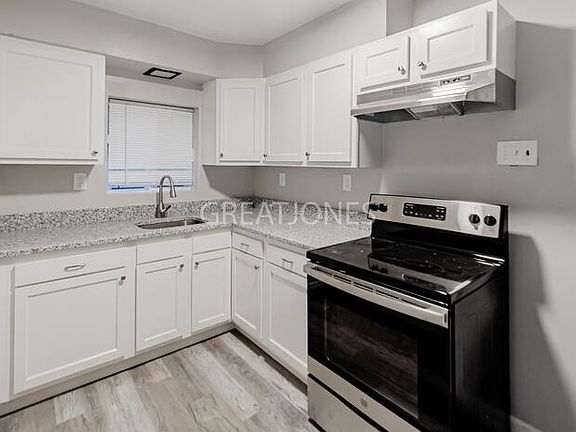5th image of 3833 Lawler Dr