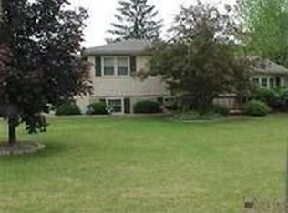 3939 Meadow Hl, Mineral Ridge, OH 44440