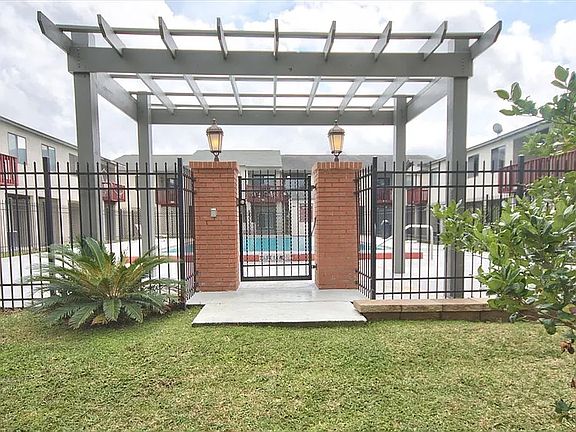 Pool entry