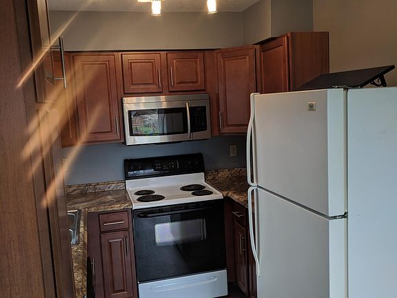 3rd image of 3399 Misty Creek Dr