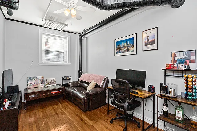 Building Photo - 604 W Addison St #B4