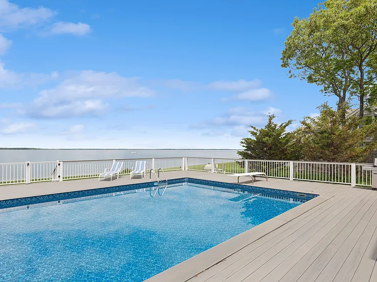 135 Edgemere Dr — Photo 34