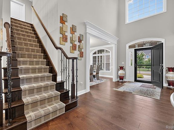 4th image of 50443 Silverton Dr