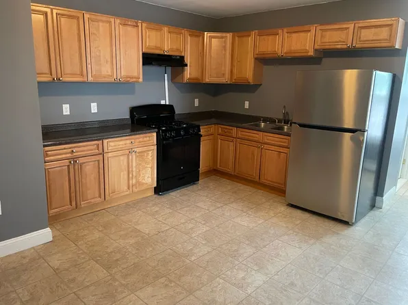 515 East School Street, 515 E School St APT 4, Woonsocket, RI 02895