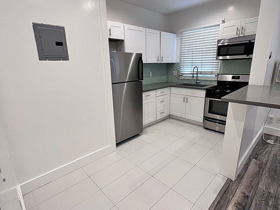 5th image of 660 S Cloverdale Ave #105