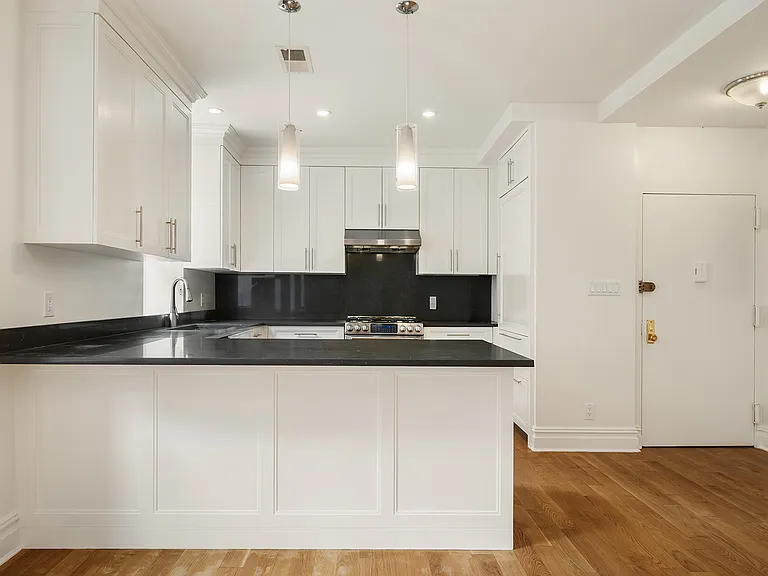 170 W 75th St #3B — Photo 4
