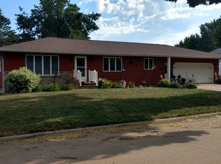 310 1st Ave N, George, IA 51237