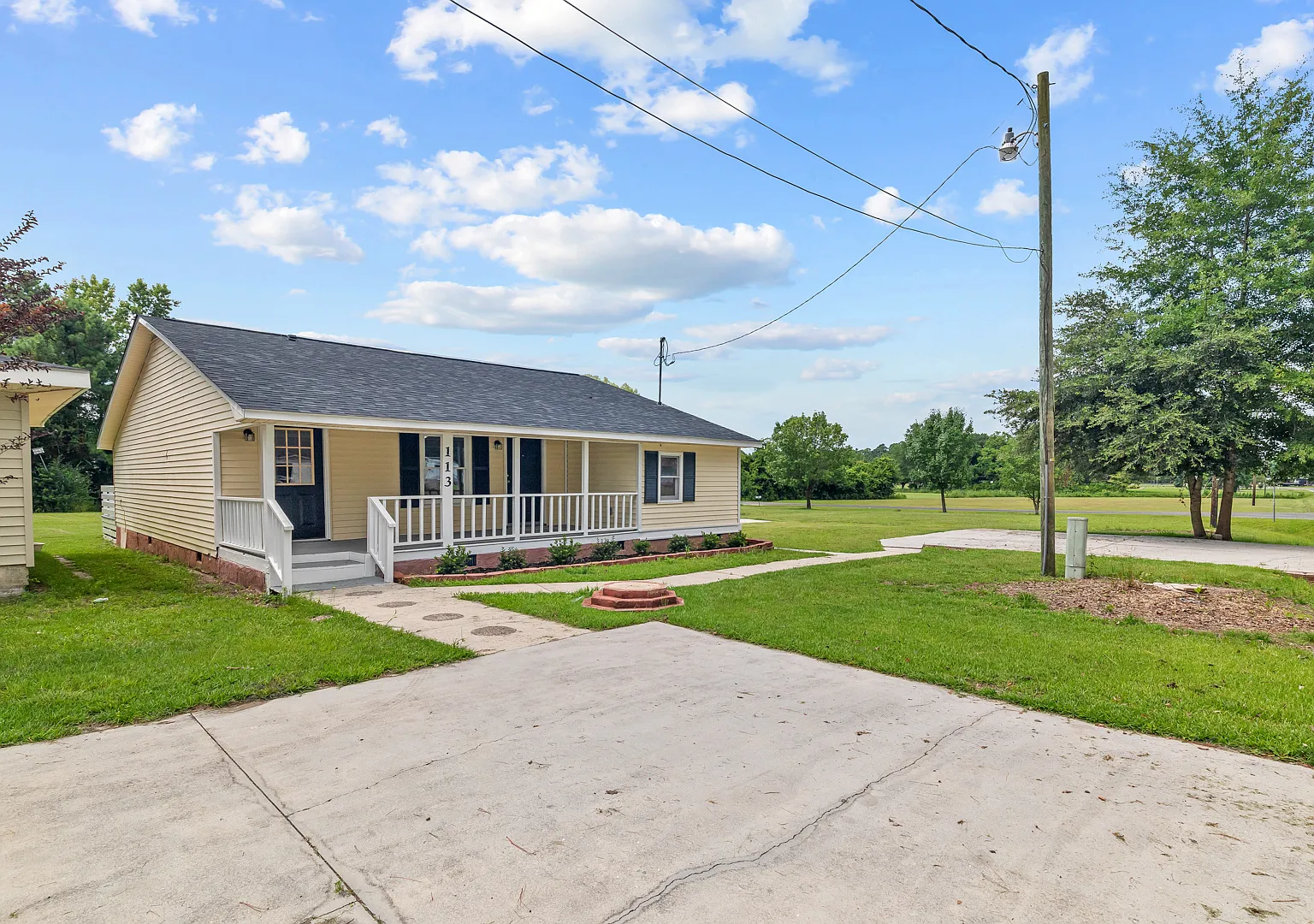 3 bed, 2.5 bath, 1300 sqft, $1,500 — Photo 1