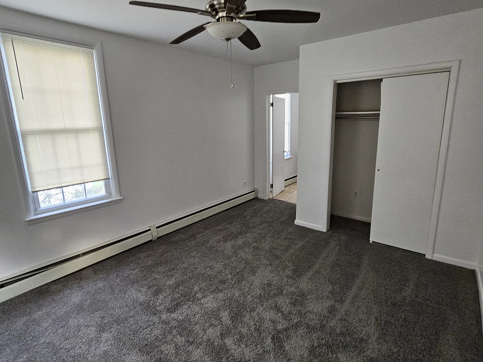 3 bed, 1000 sqft, $1,200 — Photo 3