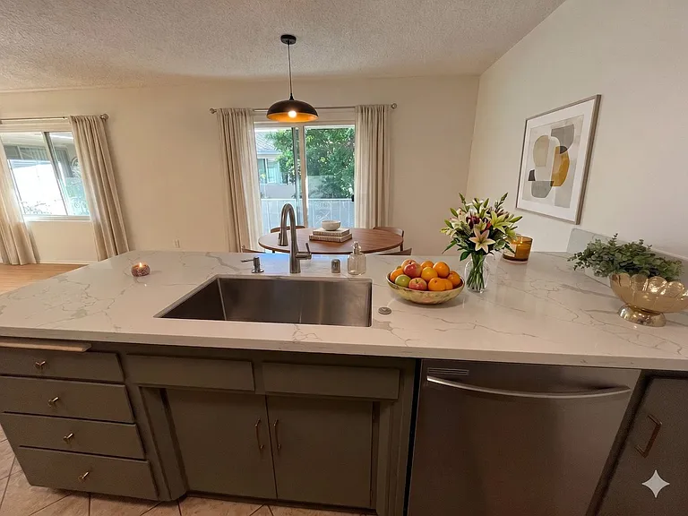 445 E Magnolia Blvd — Photo 18