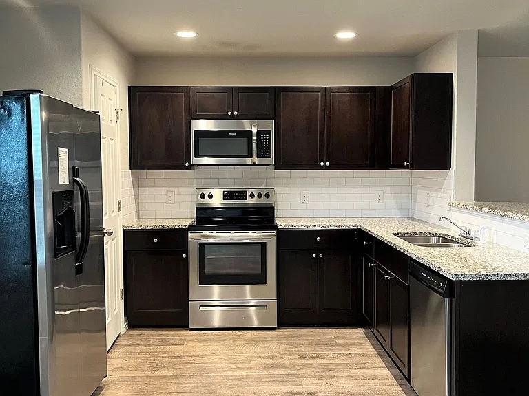 7515 Crestway Rdg — Photo 6