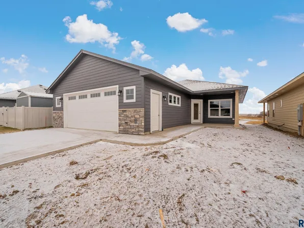 525 S Big Stone Ave, Sioux Falls, SD 57106