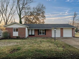 1900 Valley Park Rd, Fenton, MO 63026