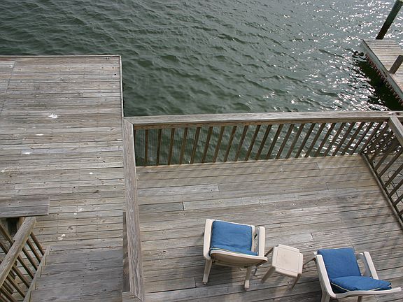 Deck & dock area
