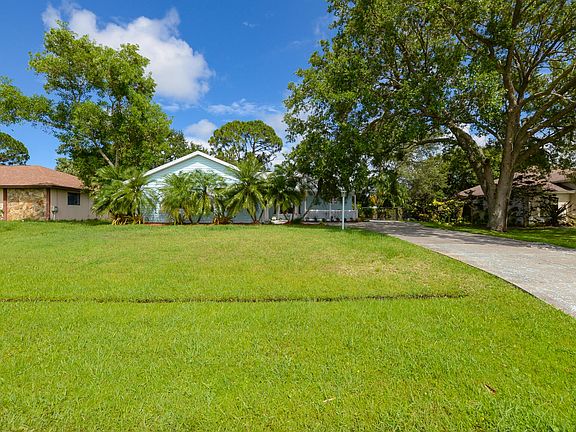 3rd image of 1641 SE Pleasantview Street