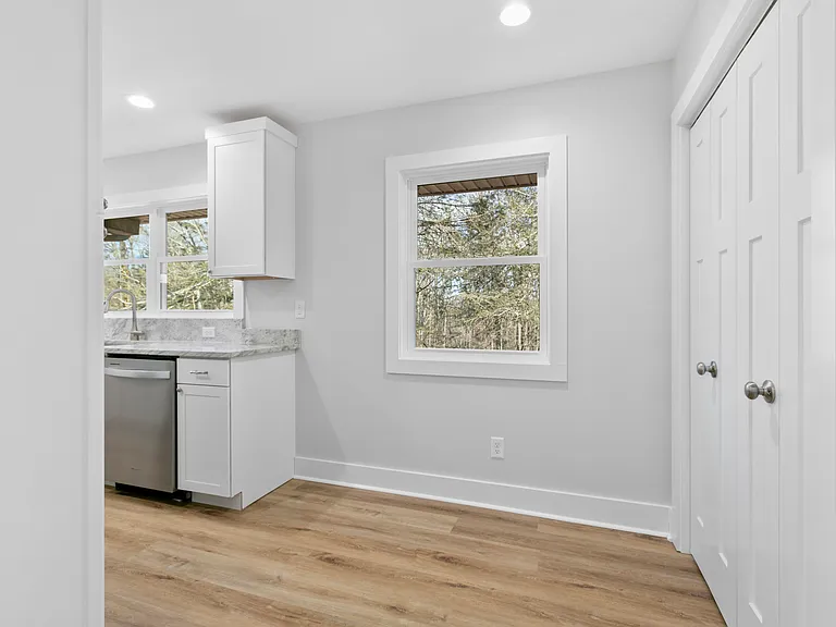 58 W Oakview Rd — Photo 12