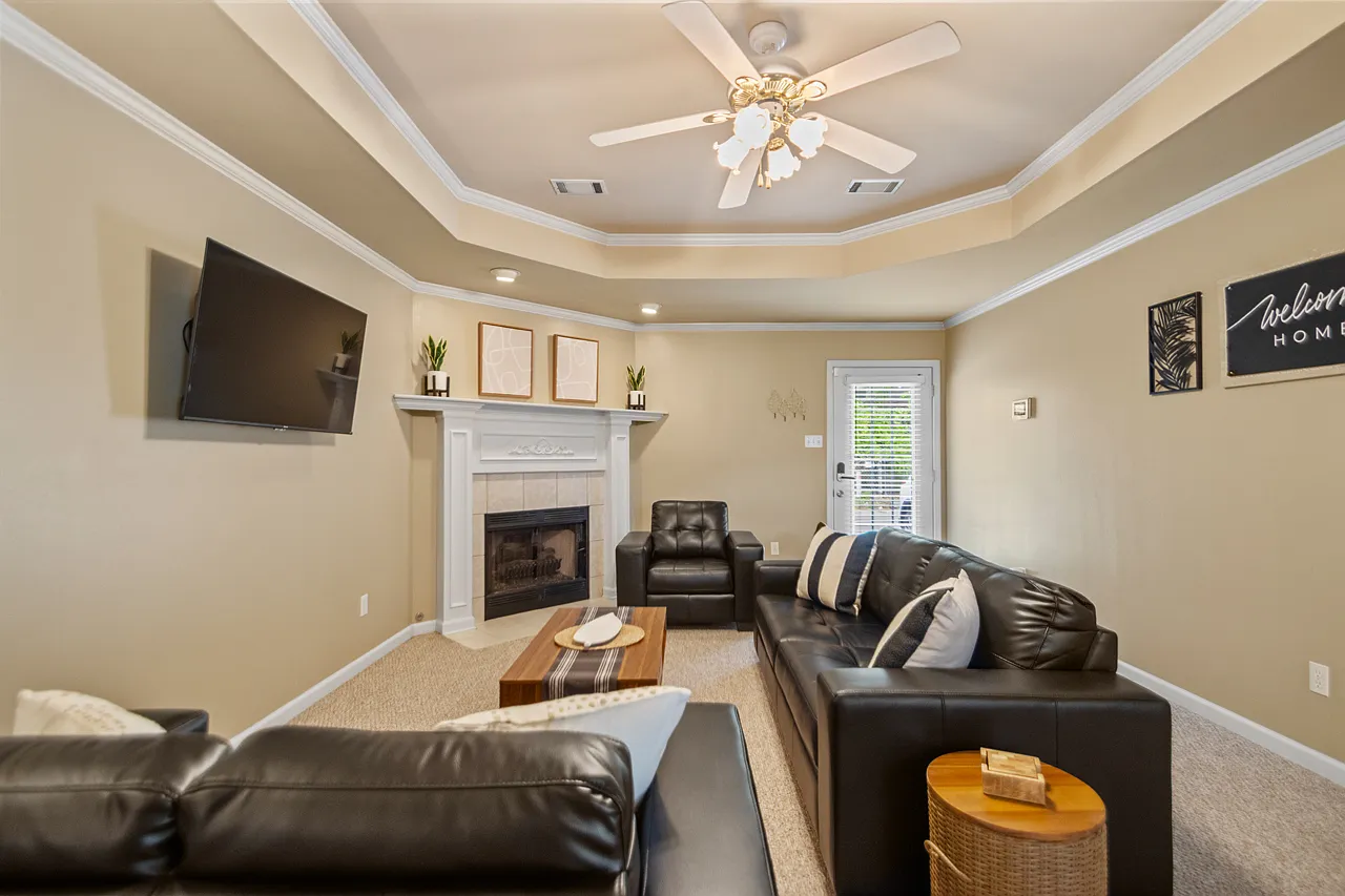 3 bed, 1400 sqft, $4,000 — Photo 1
