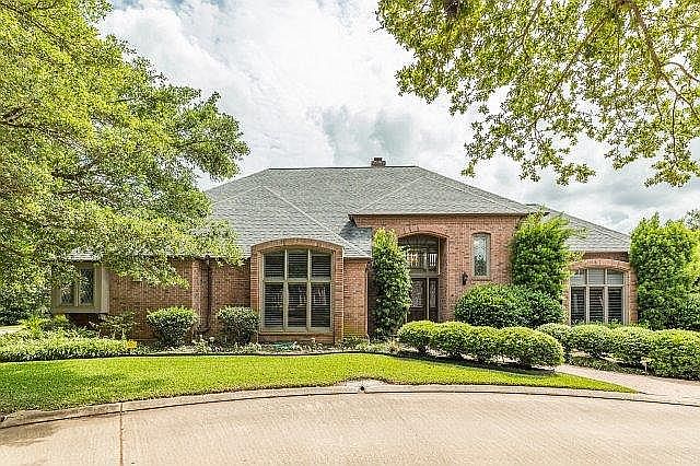 1st image of 10 Heritage Oak Ct