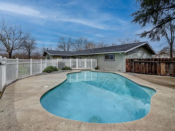 3rd image of 6000 Bourbon Ln