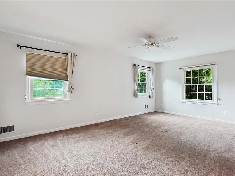 2248 Military Rd — Photo 21