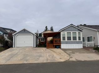 11 Pond Ln, Lakeside, OR 97449