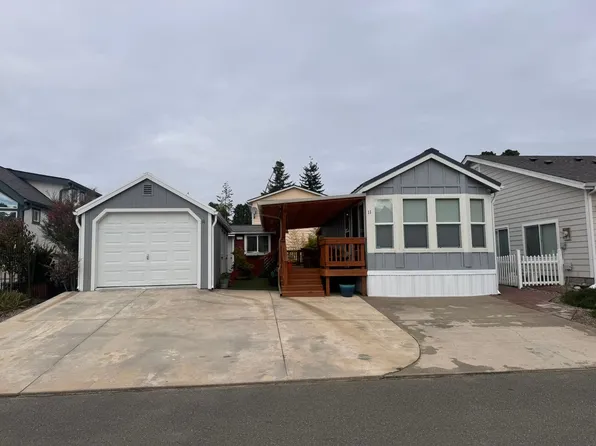 11 Pond Ln, Lakeside, OR 97449