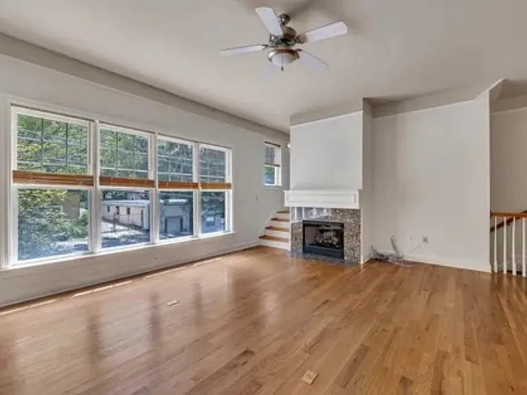 1390 Dutch Valley Pl NE — Photo 6