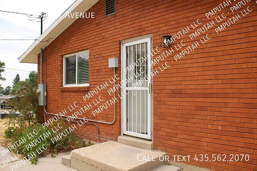 Cute, Comfy & Convenient Newly Remodelled Home 4-Bedroom Ogden Home — Photo 4