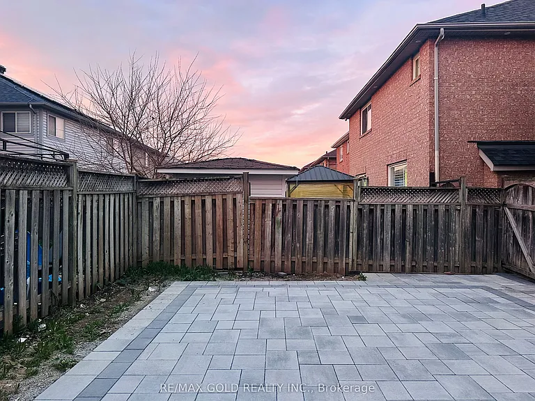 55 Linderwood Dr — Photo 10