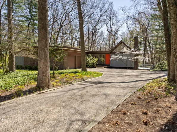 7448 Thorncrest Dr SE, Ada, MI 49301