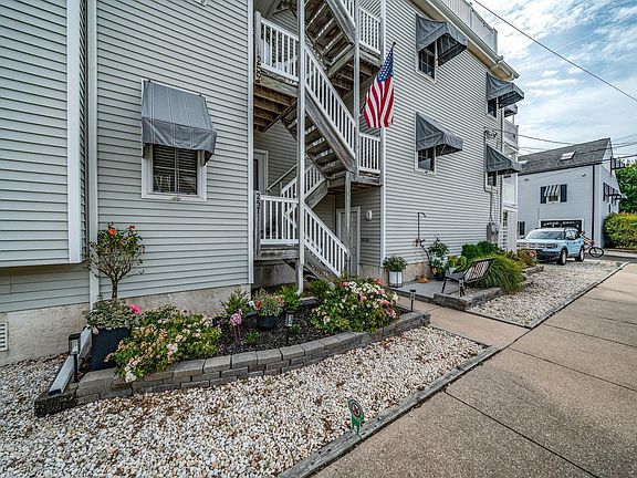 3rd image of 259 Asbury Ave Floor 2