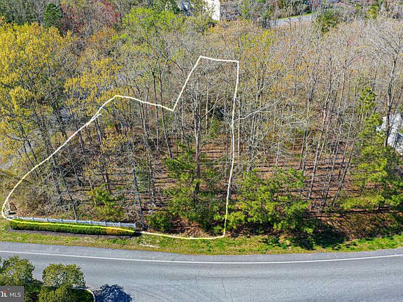 4th image of 1205 Carrollton Ln