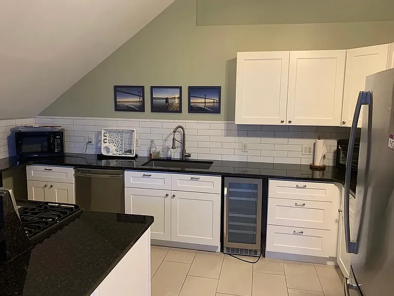 378 Thames St #7 — Photo 5