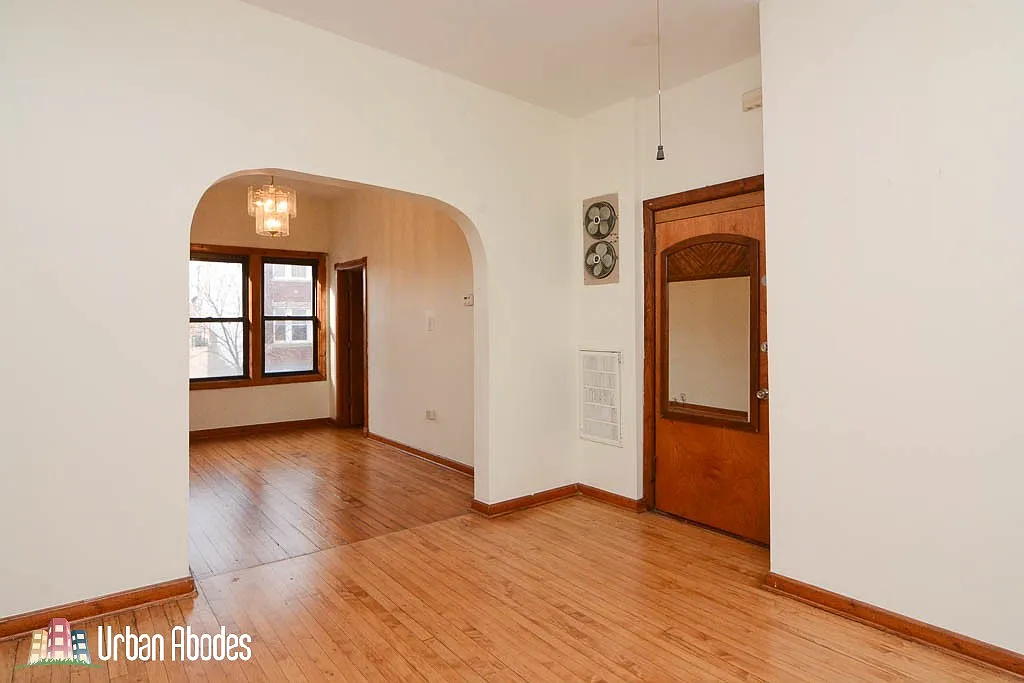 Building Photo - 2827 N Milwaukee Ave #1