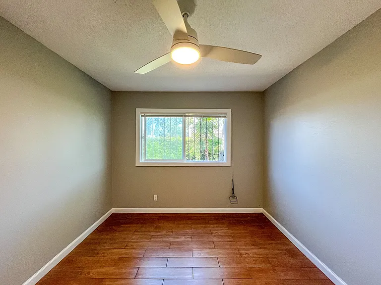 11303 S Lemoli Ave — Photo 13