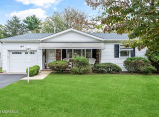 3 Pembroke Ln, Toms River, NJ 08757