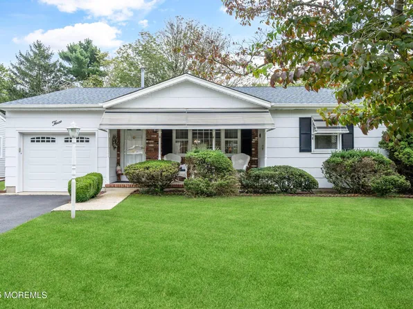 3 Pembroke Lane, Toms River, NJ 08757