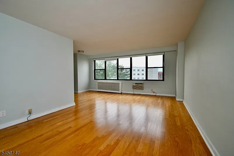 1 bed, 1.0 bath, $2,100 — Photo 2