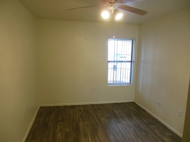 501 N 64th Pl — Photo 13