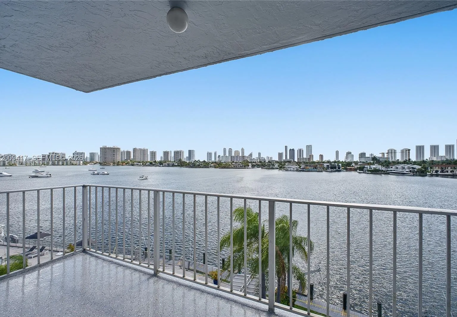 Reef South Condo — Photo 3