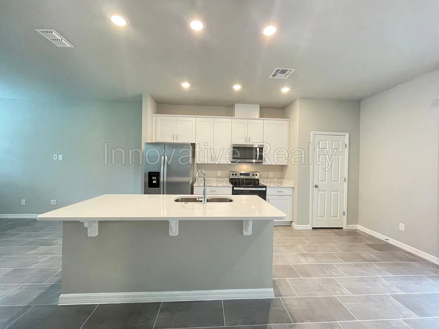 3 bed, 2.5 bath, 1621 sqft, $2,495 — Photo 4