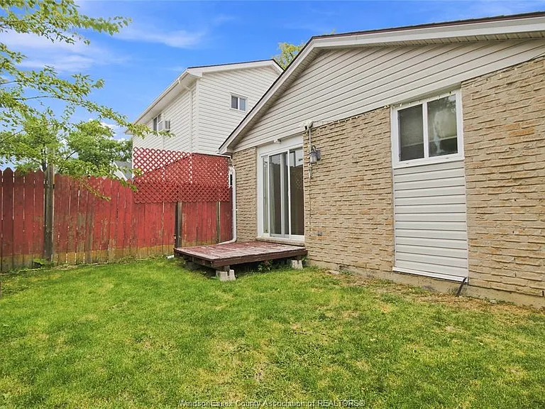 1229 Arncliffe Place — Photo 22