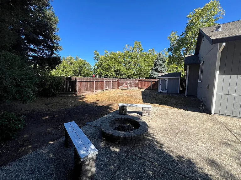 128 Ferrera Dr — Photo 12