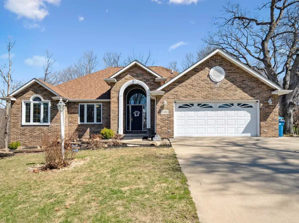 11010 Parrot Dr, Peosta, IA 52068