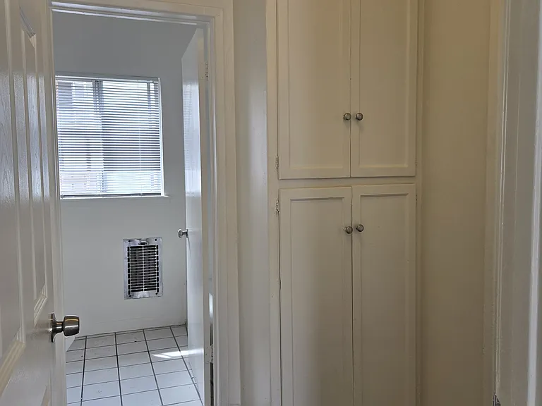 3028 W 4th St #3 — Photo 10
