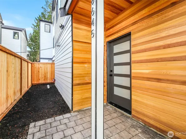 8645 18th Avenue SW, Seattle, WA 98106