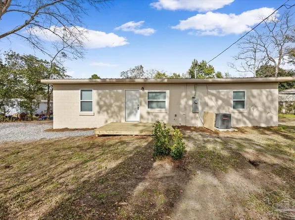 448 Lakeview Ave, Cantonment, FL 32533